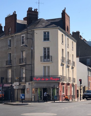 Restauration de façade à la chaux et aux pierres de tuffeau